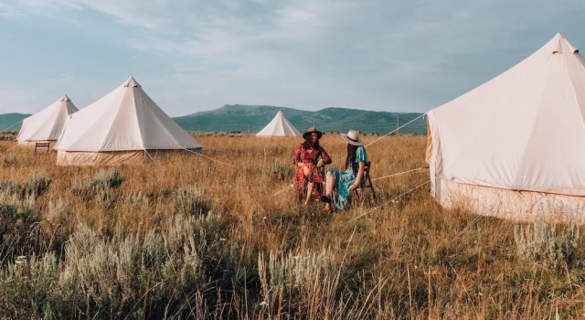 Wander Camp Yellowstone Island Park, Забронировать Кемпинг Национальный лесной заповедник Caribou-Targhee США