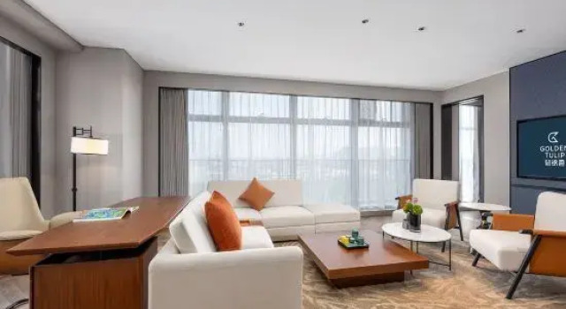 Люкс Executive Golden Tulip Qingdao Hongdao Exhibition Center Hotel