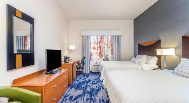 Четырёхместный номер Standard Fairfield Inn and Suites by Marriott Madison East