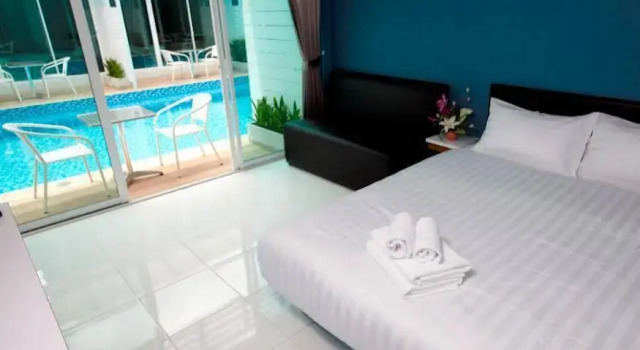Pool House Service Residence