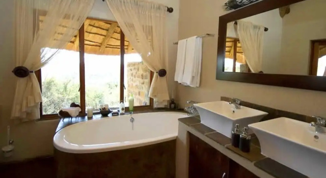 Шале Luxury Umzolozolo Private Safari Lodge & Spa