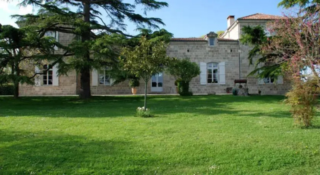 Domaine du Poussou, Prenota Hotel Saint-Hilaire-de-Lusignan Francia