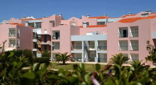 Apartamentos Turisticos Coral do Vau, Book Lejlighed Hoteller i Vau med pool, Swimmingpool
