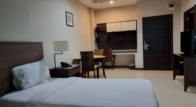 J Park Hotel