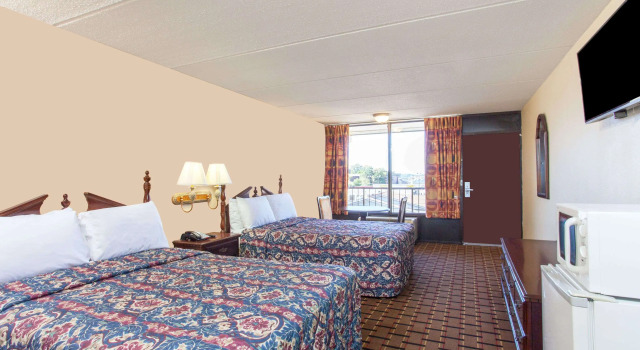 Clarion Inn & Suites near the Leconte Center Pigeon Forge