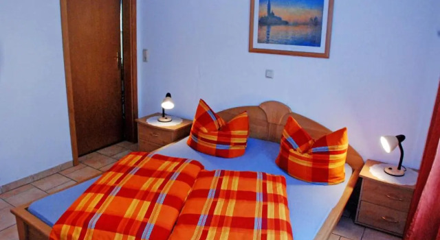 Ferienbungalow mit gro_em Garten i