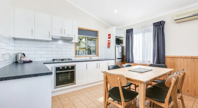 Вилла с балконом и с видом на океан BIG4 Tasman Holiday Parks - Easts Beach