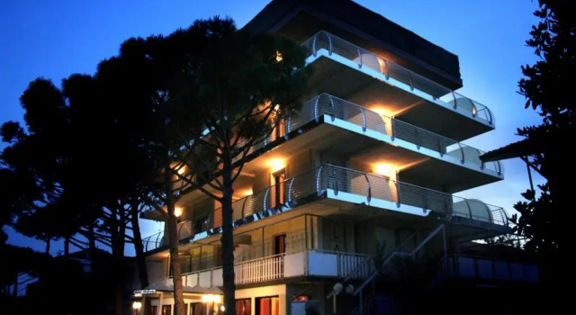 Hotel Marbella, Забронировать Отель Отели Червия с завтраком, Завтраки