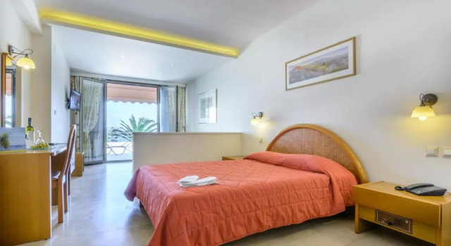 Полулюкс с видом на море Golden Sand Hotel