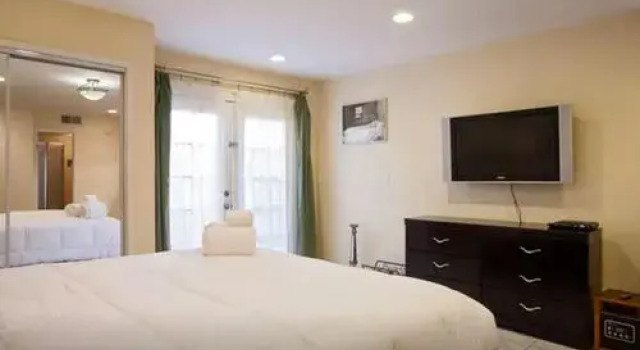 Burbank Spectacular Apt. Suite