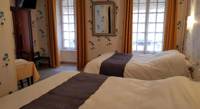 Четырёхместный номер Standard Logis Le Grand Hotel du Louvre