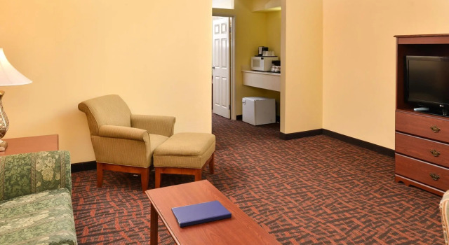 Люкс Best Western Louisville East Inn & Suites