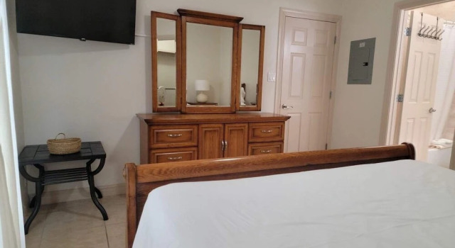 EZ Walk to Beach Poolside 1st Floor Updated 2 Bedroom Home by Redawning