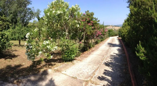 Коттедж Secluded 1.8 acre garden Villa, for exclusive use with Stunning Views