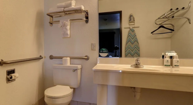 Четырёхместный номер Standard GreenTree Inn Prescott Valley