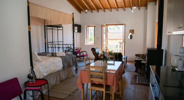Studio mit Balkon Cleos Inn