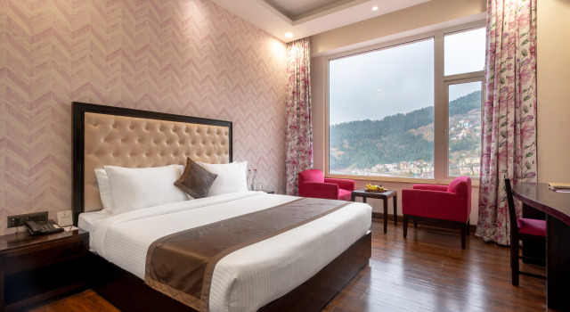 Номер Premier с красивым видом из окна The Orchid Shimla
