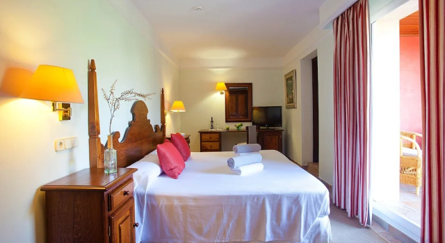 Двухместный номер Standard с балконом Hotel Cala Sant Vicenç