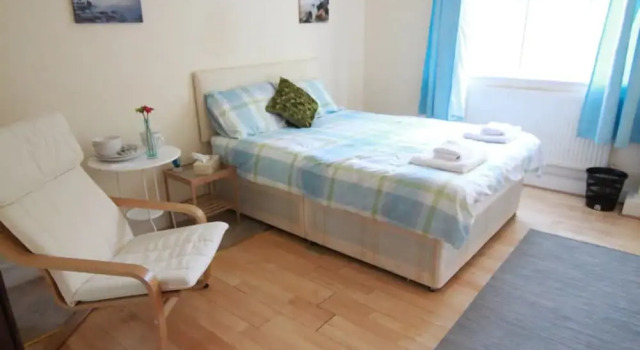 4 Bedroom Apartment in Kilburn With Private Balcony