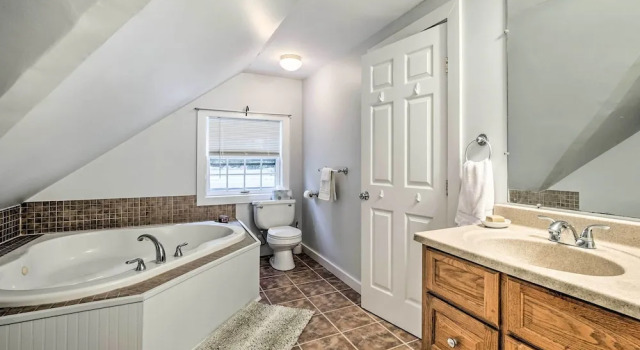 Коттедж с 4 комнатами Londonderry Retreat ~ 3 Mi to Lowell Lake!