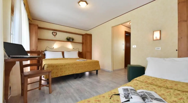 Трёхместный номер Standard с балконом Hotel Bijou