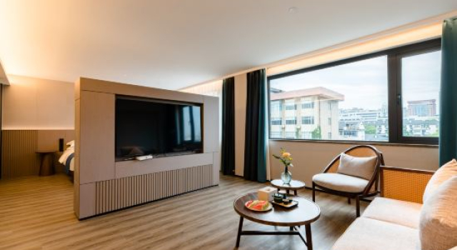 Двухместный люкс Deluxe Hangzhou West Lake Hefangjie Banland Hotel