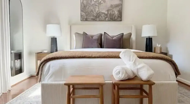 Коттедж Spacious Family Home w Pool