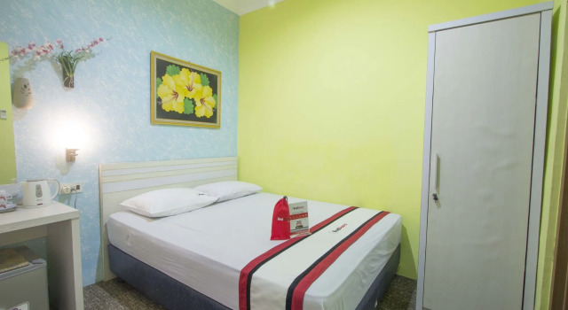 RedDoorz near Plaza Ambarukmo
