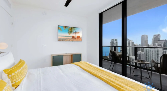 Downtown 2BR Oasis Pool Gym Balcony Views, Book Hotel Miami Beach Miami Beach
