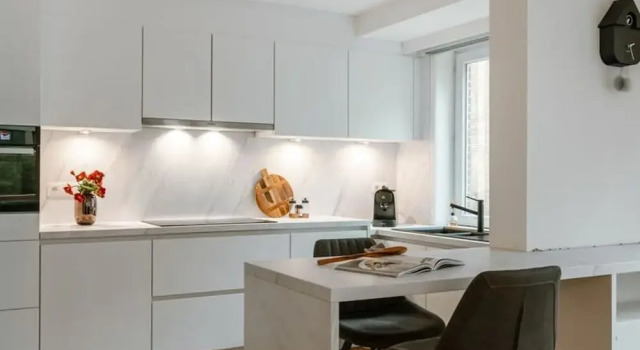 Апартаменты Centrally Located Modern Apartment With Parking