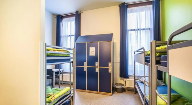 Кровать в общем номере Auberge de Jeunesse de Tournai - Youth Hostel