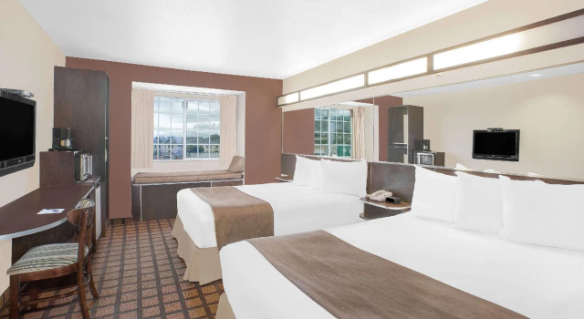 Четырёхместный номер Standard Microtel Inn & Suites By Wyndham Conway