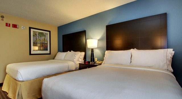 Четырёхместный номер Standard Holiday Inn Express Hotel Fort Campbell-Oak Grove by IHG