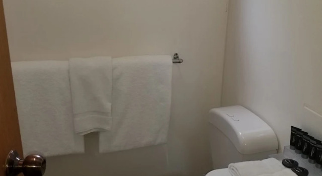 Семейный номер Standard с 2 комнатами с балконом и с красивым видом из окна Euroa Caravan Park