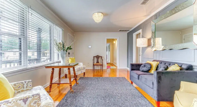 Pensacola Home w/ Covered Patio: 1 Mi to Downtown!, Rezerwuj Dom wakacyjny Hotele w Panhandle Florida z parkingiem, Parking
