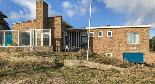 Blaauburgh, Забронировать Отель Берген Noord-Kennemerland, рядом с Zee-aquarium Bergen aan Zee