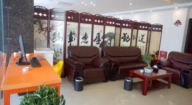 Shell Nanjing City Qixia District Baguazhou Hotel, Rezerwuj Hotel Hotele w Qi Xia z parkingiem, Parking