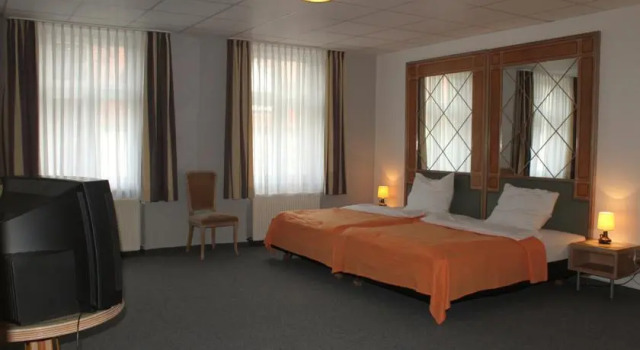 Gasthaus Zum Bären, Book Hotel Hotels in Thuringian Forest with Parking, Parking