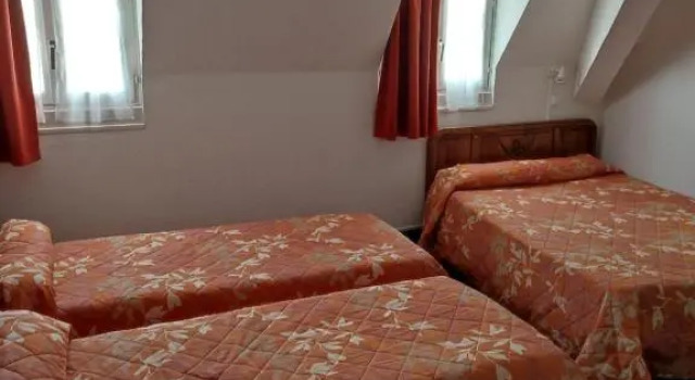 Четырёхместный номер Standard Hotel du Commerce et de Navarre