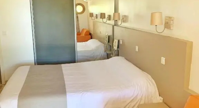 Трёхместный номер Standard Цокольный этаж Hôtel Beau Soleil