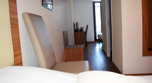Номер Standard с балконом The Originals Boutique, Le Grand Hôtel Molière, Pézenas