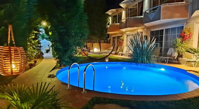 Студия Aloha Apartments with pool