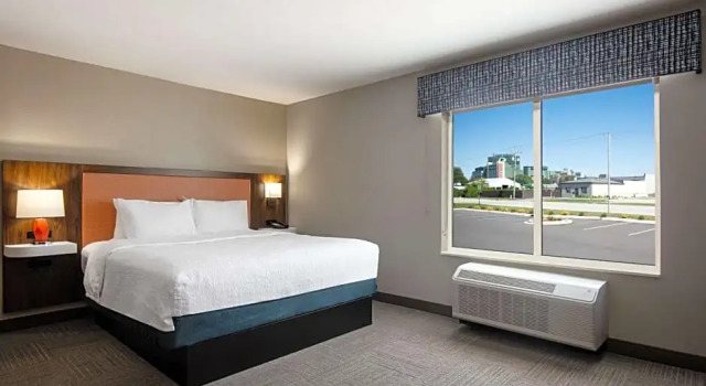 Люкс с частичным видом Hampton Inn by Hilton Green Bay Stadium