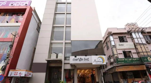 OYO 6447 Samasth Rooms And Suites, Rezervovat Hotel Hotely v Bangalore s parkováním, Parkování