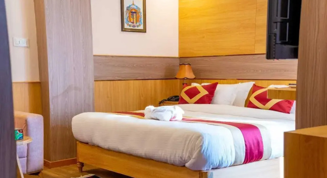 Hotel Yakroo Manang, Забронировать Отель Отели Катманду с завтраком, рядом с Garden of Dreams, Завтраки