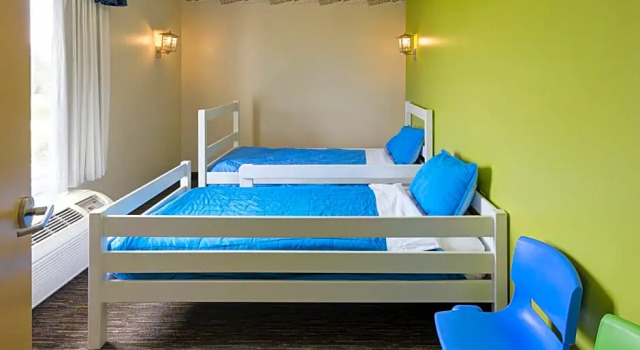Четырёхместный люкс с 2 комнатами Holiday Inn Express & Suites East Wichita I-35 Andover by IHG