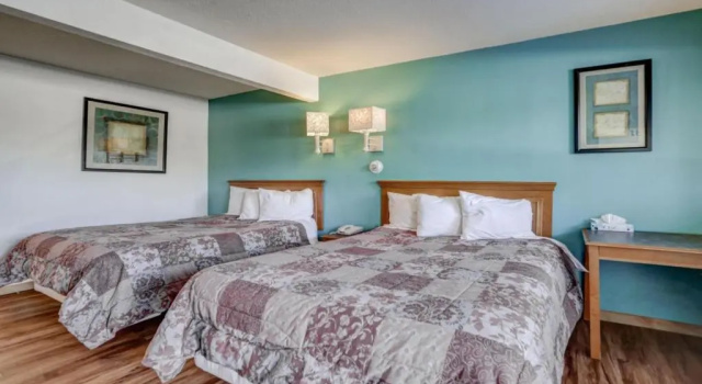Четырёхместный номер Standard Americas Best Value Inn Greeley