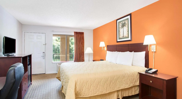 Двухместный номер Standard Super 8 by Wyndham Defuniak Springs