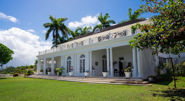 Amazing Family Retreat In Montego Bay! Enjoy A Private Pool And Breathtaking Views! 4 Bedroom Villa by Redawning, Rezerwuj Willa Hotele w Montego Bay Coast z basenem, Basen