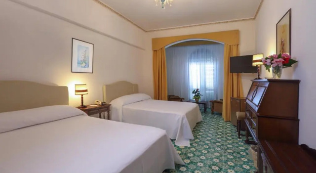 Четырёхместный номер с видом на море Hotel Lido Mediterranee